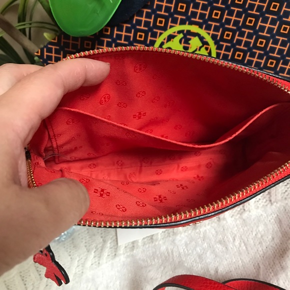 $250 Tory Burch Peace Pebbled Crossbody - Picture 5 of 8